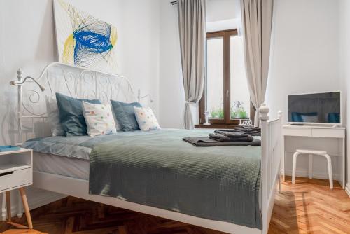 Кровать или кровати в номере Apartment del Bello Koper by Locap Group