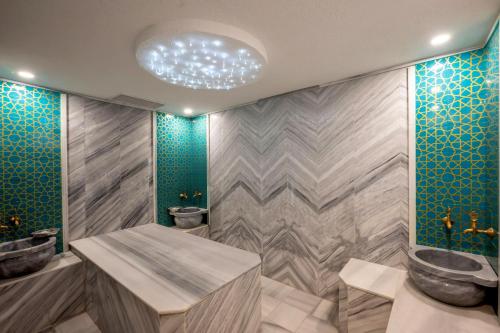 Ένα μπάνιο στο Harmony Hotel Istanbul & SPA