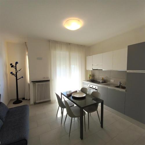 a kitchen and dining room with a table and chairs at La Pervinca Apartments in Malcesine