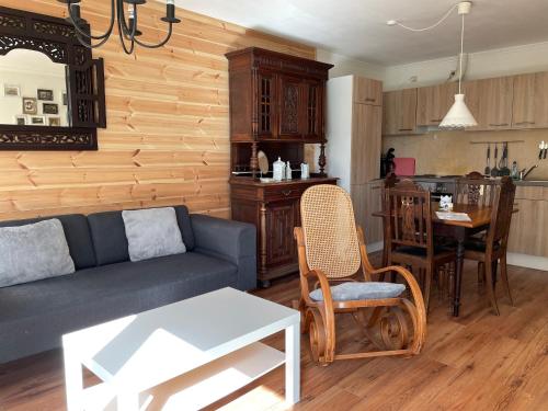 a living room with a couch and a table at Lindenhof Habernis in Steinberg