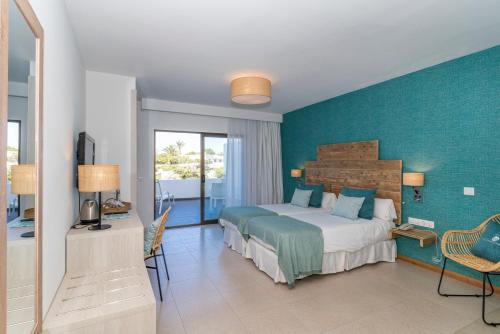 Letto o letti in una camera di Hotel Playa Santandria Adults Only