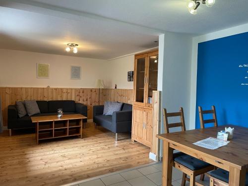 a living room with a couch and a table at Lindenhof Habernis in Steinberg