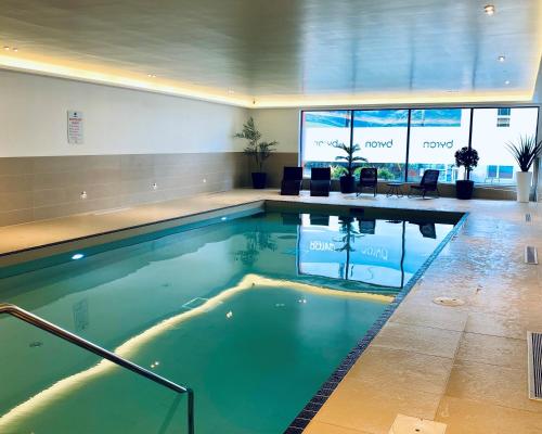 Πισίνα στο ή κοντά στο 11 Middlecombe - Luxury Apartment at Byron Woolacombe, only 4 minute walk to Woolacombe Beach!
