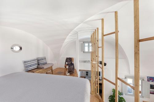 Кровать или кровати в номере Villa Oasis Oia with Caldera View