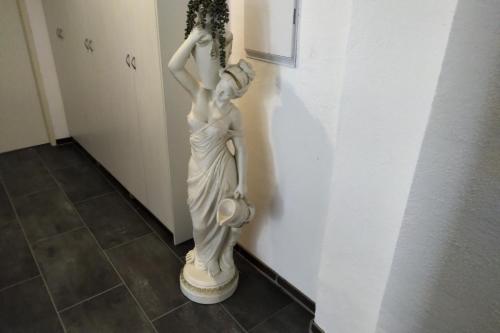 a statue of a woman reaching up to a wall at Haus am Soleweg in Ebensee