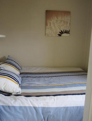 Photo de la galerie de l'établissement Appartement T2 pour 4 personnes avec piscine et court de tennis 4SANT53, à Saint Pierre La Mer