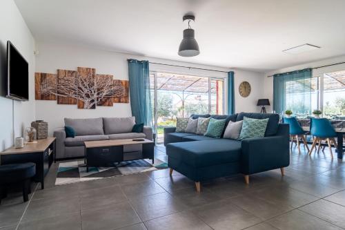 Dathona - Charmante maison avec piscine est jardin