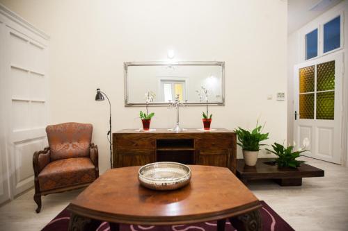 Ein Sitzbereich in der Unterkunft Best of Guest house by Small Home Budapest