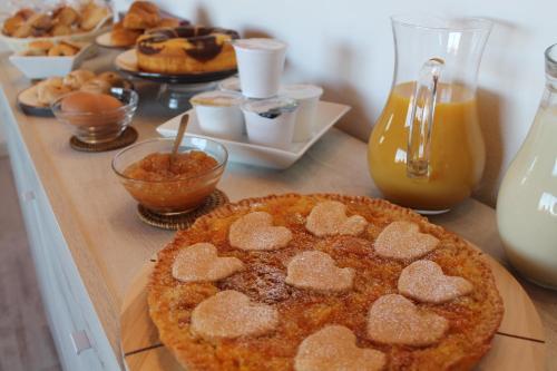 a table with a pizza with hearts on it at b&b U Punenti in La Maddalena
