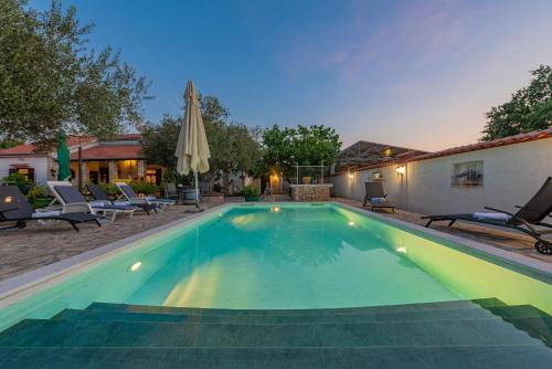 Unique Villa Štrkalj with private pool, traditional tavern, fireplace, 4 bicyles