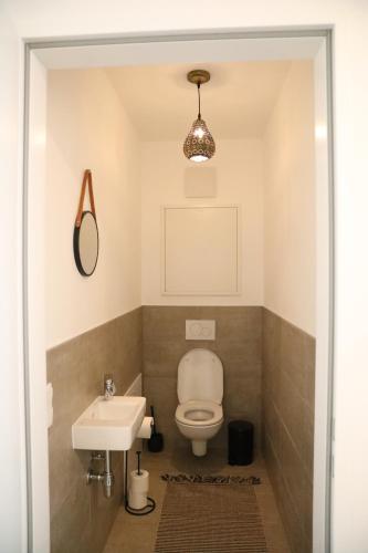 Ένα μπάνιο στο City-Apartment Die kleine Mü