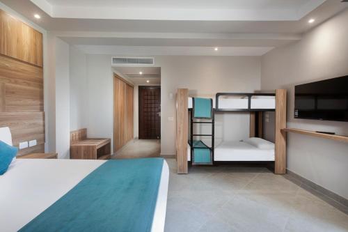 Postel nebo postele na pokoji v ubytování V Hotel Sharm El Shiekh