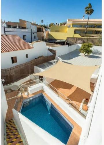 an overhead view of a swimming pool on a building at Solar da Rosa & Solar da Tirosa in Boliqueime