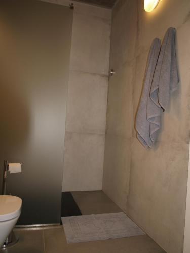Bilik mandi di MIROS MARE STUDIOS