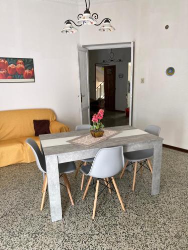 a dining table and chairs in a living room at Holiday mondello in Mondello