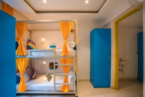 Poschodová posteľ alebo postele v izbe v ubytovaní goSTOPS Goa, Baga