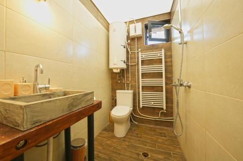 a bathroom with a sink and a toilet at Adventure Camp Emen in Emen