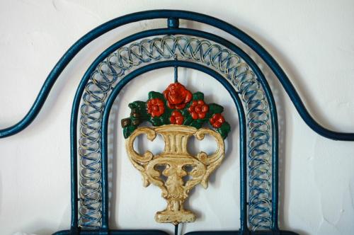 a decorative object with tomatoes on a wall at Casa Da Seiceira in São Teotónio