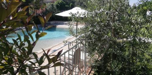 A view of the pool at Villa Le Statue or nearby
