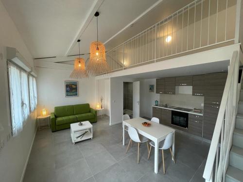 Kuchyň nebo kuchyňský kout v ubytování Les Salines Boyardville - Appart'Hotel