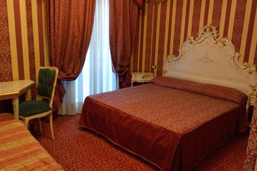 En eller flere senge i et værelse på Hotel Belle Arti