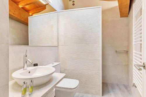 Can Bona Casa Dúplex con terraza tesisinde bir banyo