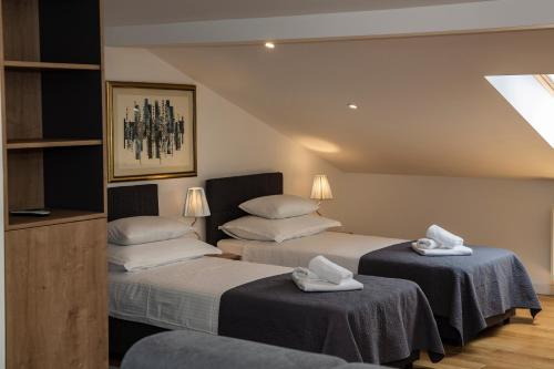 Iadertina Duplex Apartment with Garden