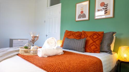 Air Host & Stay - Bevington House - 3BR Sleeps 8 Image