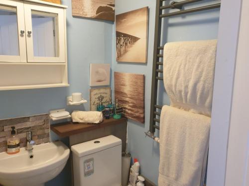 Et badeværelse på Self Contained Rooms in Central Torquay