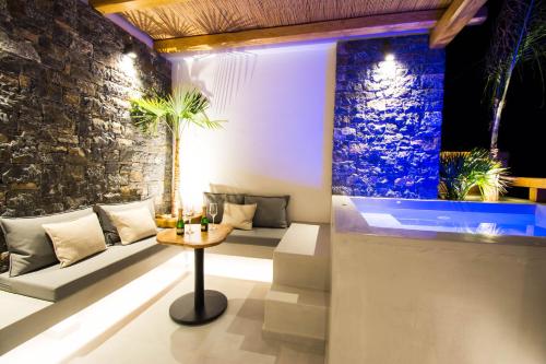 Ruang duduk di Aqua Blu "Adults Only" - "by Checkin"