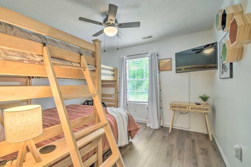 a bedroom with a bunk bed and a desk at Cozy Branson Retreat with Balcony, 2 Mi to 76 Strip in Branson