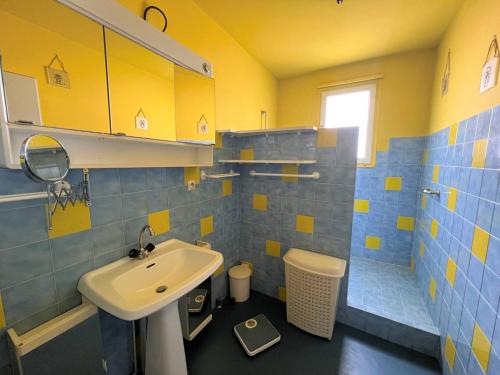 Ένα μπάνιο στο T3 avec Internet à Cambo-les-Bains, 4 couchages - FR-1-495-54