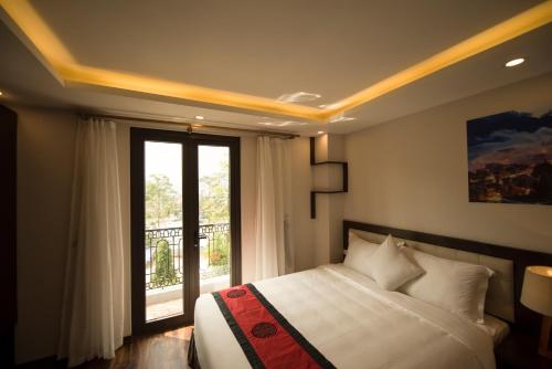 Postel nebo postele na pokoji v ubytování Sapa Wings Hotel