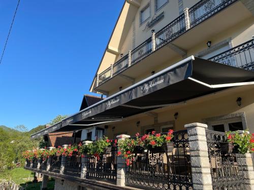 Fotografie z fotogalerie ubytování Lužnjanin restoran i sobe v destinaci Jošanička Banja