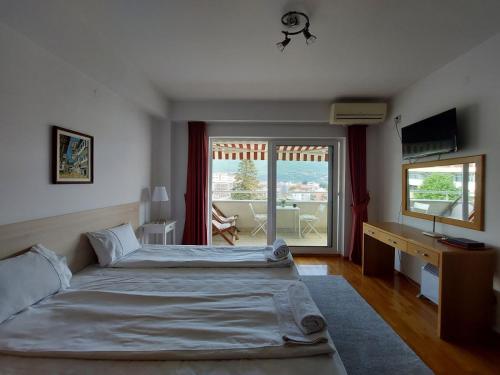 เตียงในห้องที่ Studio Luka