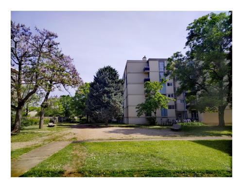 Résidence du parc des Tilleuls de Lyon 82 m2 Pkg free
