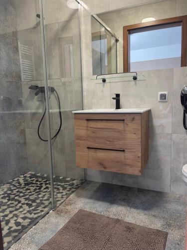 Ένα μπάνιο στο Apartament Zalesie