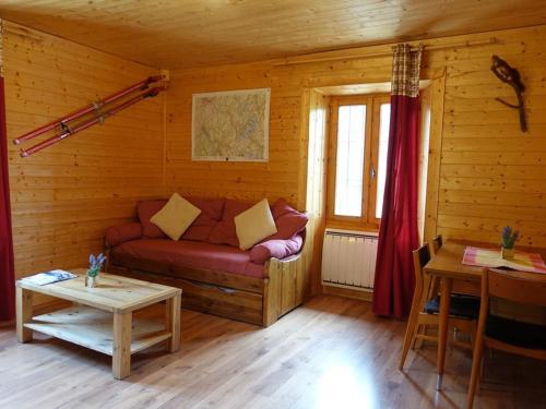 Photo de la galerie de l'établissement Appart spacieux dans chalet traditionnel avec balcon pour 5 pers. à Arêches-Beaufort - FR-1-342-146, à Beaufort