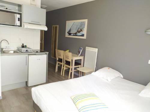 Foto de la galería de Lagrange Apart'Hotel l’Escale Marine en La Rochelle