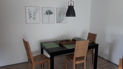 a dining room with a black table and chairs at Ferienwohnung 43qm Torf 10 nähe Möhnesee in Warstein