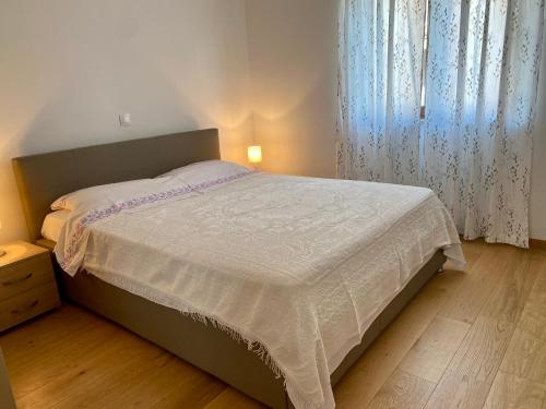 Apartment MIRNA