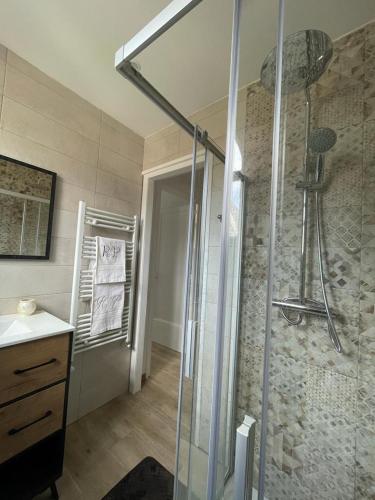 a bathroom with a shower and a sink at Racó del Pirineu in El Pont de Suert
