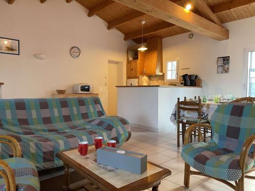 Gallery image of Maison avec jardin clos et terrasse, proche plage et commerces, 5 couchages, Noirmoutier-en-l'Île - FR-1-224B-83 in Noirmoutier-en-l'lle