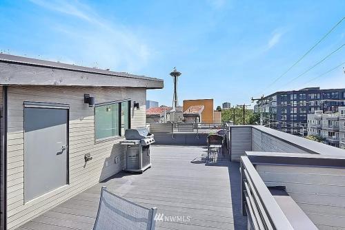Gallery image of Deactivated- Rooftop Patio with Grill 2BR 3BA Central, Walkable Location in Seattle