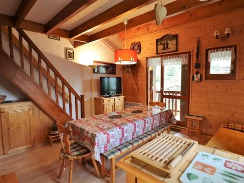 Photo de la galerie de l'établissement Spacieux duplex pour 10 pers. avec piscine à Arêches-Beaufort - FR-1-342-209, à Beaufort