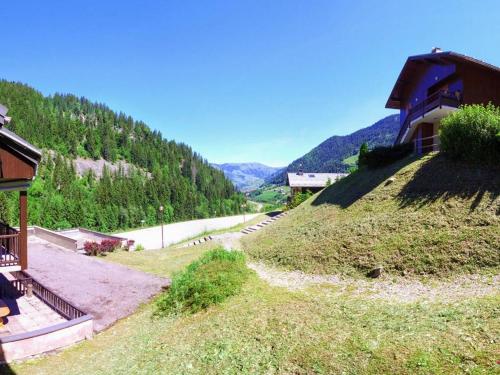 Photo de la galerie de l'établissement T2 cosy avec terrasse à Arêches pour 4 pers, proche pistes et navette - FR-1-342-213, à Beaufort