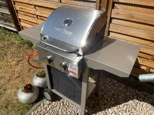 Kemudahan BBQ tersedia untuk tetamu di apartmen