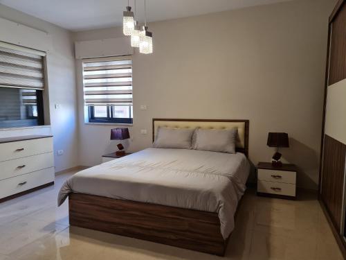 Ліжко або ліжка в номері Bethlehem apartments that offer comfort and value.