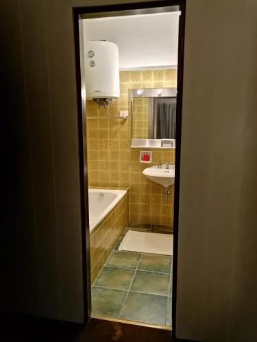a bathroom with a tub and a sink at Natura, Sport, Relax in Pescasseroli Residence ERICA in Pescasseroli