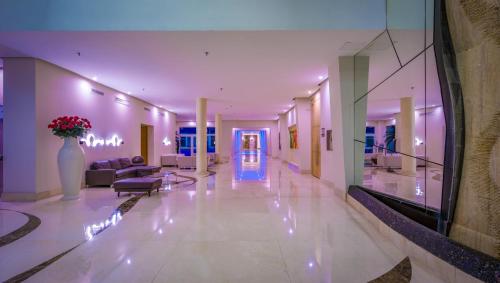 a large lobby with a couch and a table at Hotel Dann Carlton Barranquilla y Centro de Convenciones in Barranquilla